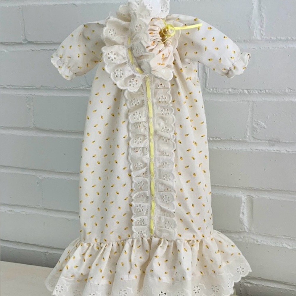 Classic Vintage Yellow And White Tiny Flower Print Eyelet Doll Dress With Bonnet